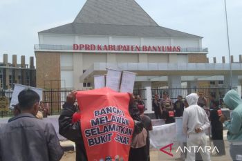 Warga dan aktivis lingkungan desak pemerintah tutup permanen tambang di Bukit Jenar Banyumas