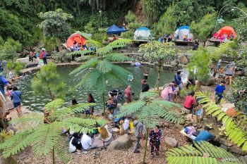 Maka pariwisata jadi katup pengaman sebuah bangsa