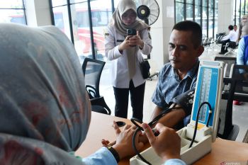 Pemeriksaan kelaikan pengemudi bus di Madiun