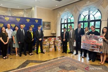 Kedubes Rusia menyerahkan paket bantuan untuk korban banjir Sumatera