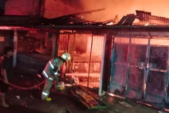 Kebakaran hanguskan enam bangunan di Kembangan Jakarta Barat