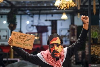 Aksi pantomim peringati Hari HAM Sedunia di Bandung