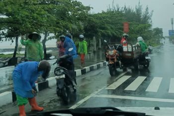 Kota Padang berpotensi diguyur hujan ringan hingga sedang pada senin