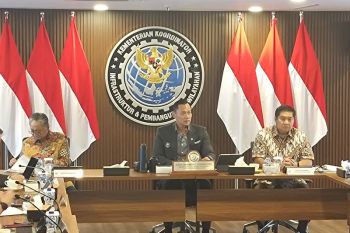 Government prioritizes restoration of roads and bridges in Sumatra