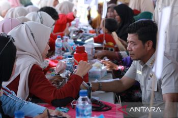 'Dompu Melayani' diserbu warga, Layanan dasar digelar hingga ke lapangan