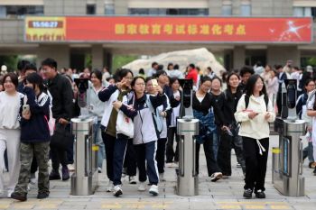 China Catat Jumlah Pelajar Kembali dari Luar Negeri Naik pada 2024