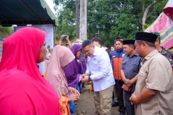 Wamen Ossy terjun ke lokasi bencana Sumut, serahkan bantuan dan dengarkan cerita warga terdampak