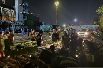 Tim gabungan menggagalkan penyelundupan dua kontainer rokok asal Kamboja