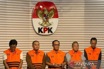 KPK tetapkan Bupati Lampung Tengah Ardito Wijaya dan adiknya sebagai tersangka kasus gratifikasi 2025
