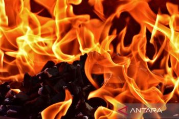 Salah arah, truk bawa bantuan ke desa terisolir di Aceh Utara terbakar