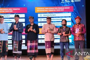 STKIP Taman Siswa Bima raih penghargaan penelitian terbanyak di LLDIKTI Award 2025