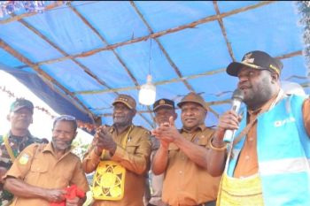 PT PLN berhasil listriki rumah warga dua kampung di Kabupaten Dogiyai