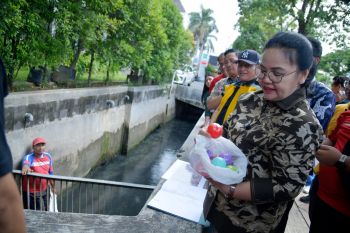 Pemkot Semarang lakukan terobosan "bola GPS" pintar deteksi sumbatan drainase