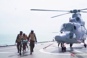 TNI AL evakuasi anak patah kaki di Aceh Tamiang dengan helikopter