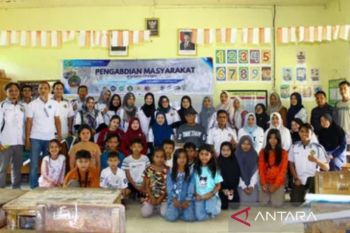 Poliban dan IPI salurkan ratusan buku untuk SDN 1 Loksado