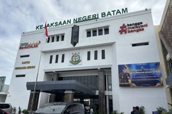 Kejari Batam terima penghargaan zona integritas WBK