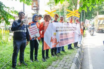 KAI Properti optimalkan edukasi di perlintasan JPL 05 Surabaya Gubeng