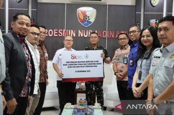 OJK Riau dan FKIJK Bantu Korban Bencana Sumatera