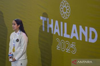 "Ratu Gaya Punggung Indonesia" bernama Masniari Wolf