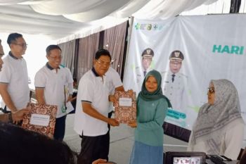 Pemkab Lombok Timur berikan penghargaan tenaga kesehatan