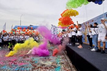 12.000 peserta ikuti 'Paramount Color Walk' di Gading Serpong