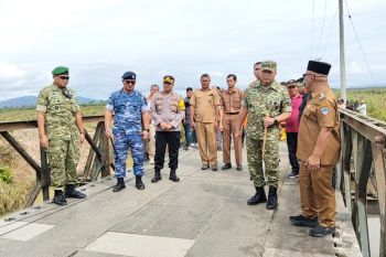 Satu jembatan Bailey selesai dibangun TNI di Sikabau Pasaman Barat