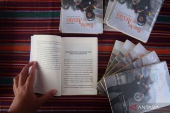 Di antara peristiwa dan kenangan