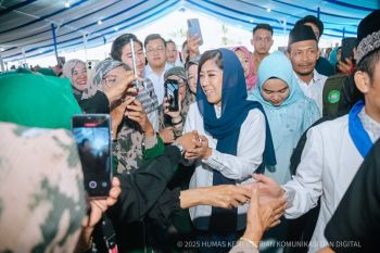 Kemkomdigi menyalurkan 6,5 ton paket sembako di Deli Serdang