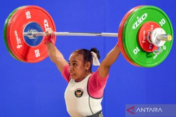 Medali perak tutup perjuangan angkat besi Indonesia