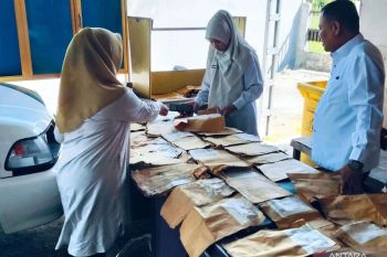 DPK Kota Solok evakuasi arsip terdampak banjir