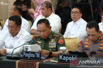 Panglima TNI mengerahkan alutsista pulihkan infrastruktur rusak Sumatera