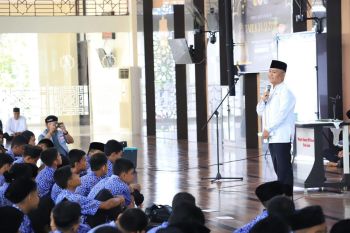 Tabligh Akbar SMPN 1, Wawako Tekankan Pentingnya Adab dan Akhlak di Era Digital
