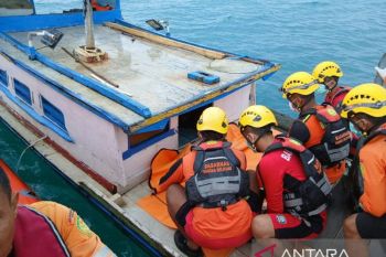 Tim SAR gabungan Pangkalpinang evakuasi nelayan meninggal di kapal