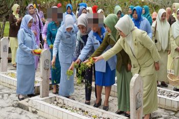 Pemkab Kotabaru ziarah ke makam Pahlawan