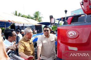 Wakil Ketua MPR RI serahkan bantuan alsintan ke petani Sigi Sulteng