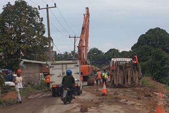 Pemprov Sumsel bantu perbaikan jalan kabupaten terbatas anggaran