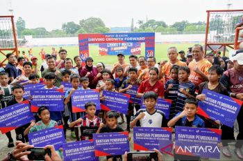 Pupuk Kaltim padukan pelatihan profesional dan laga amal bagi atlet muda