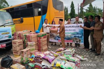 Perusahaan sawit Mukomuko serahkan bantuan untuk korban bencana Sumatera