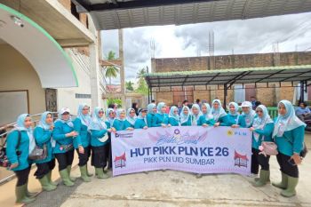 Srikandi dan PIKK PLN Hadir untuk Rakyat, Dampingi Pengungsi Korban Banjir di Sumatera Barat