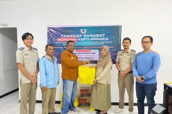 Kepala Kantor Pertanahan Kabupaten Pasaman salurkan bantuan ke pegawai terdampak banjir-tanah longsor