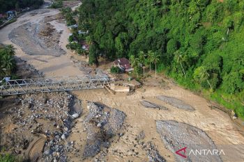 BNPB targets landslide-affected road clearing completed in three days