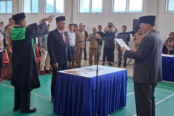 Hendrajoni lantik Wendi sebagai Direktur PDAM Tirta Langkisau, Targetkan Perbaikan Layanan Air Minum