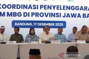 Menko pangan pastikan standar higienitas dapur MBG Jabar terjaga