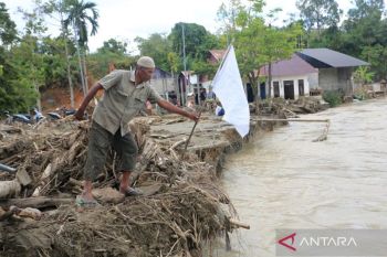 Indonesian govt pledges continued aid amid white flag protests in Aceh