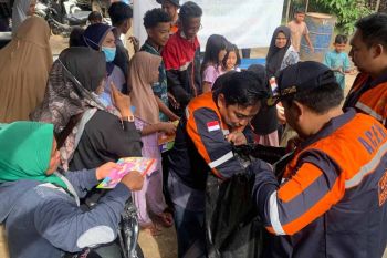 Relawan Bea Cukai layanani pemeriksaan kesehatan korban bencana Aceh