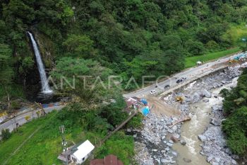 Foto: Uji coba jalan nasional Lembah Anai