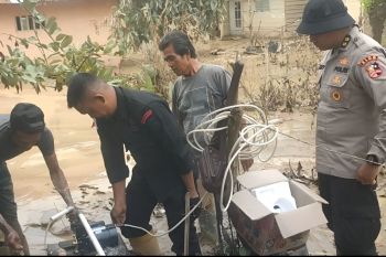 Polri (Brimob) bangun sumur bor serta  pasang tandon di Aceh Tamiang