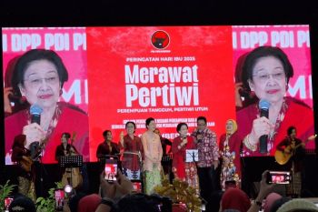 Megawati: Perempuan boleh dandan cantik, jangan lupa kodrat didik anak