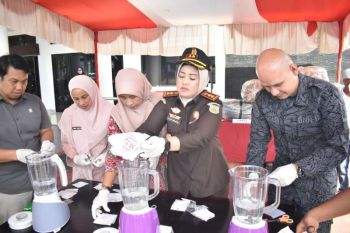 Kejari Pasaman Barat musnahkan barang bukti 35 perkara pidana umum