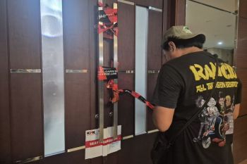 KPK segel ruang kerja Bupati Bekasi Ade Kuswara